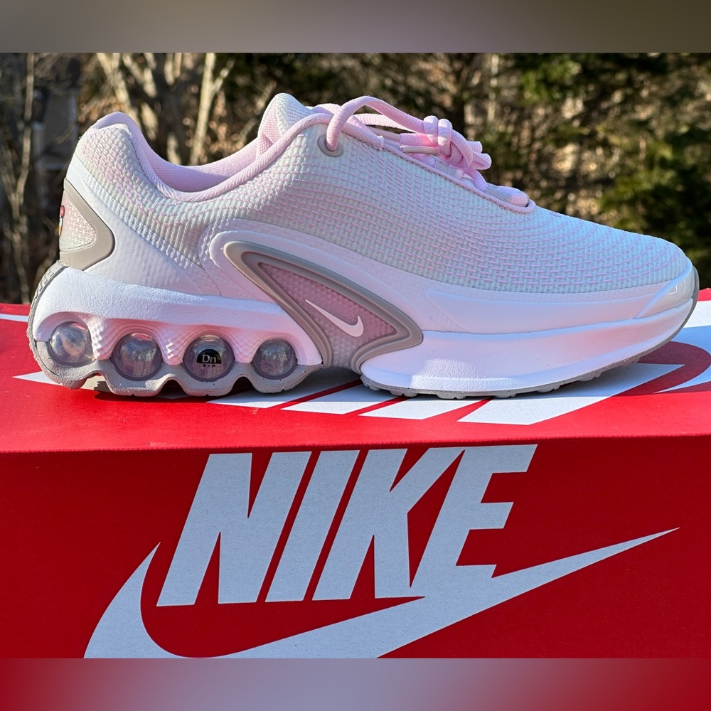 NEW Nike Pink Air Max DN BG Casual Sneaker Size Youth 7 (7Y) ; fits Womens 8.5 - Picture 2 of 9
